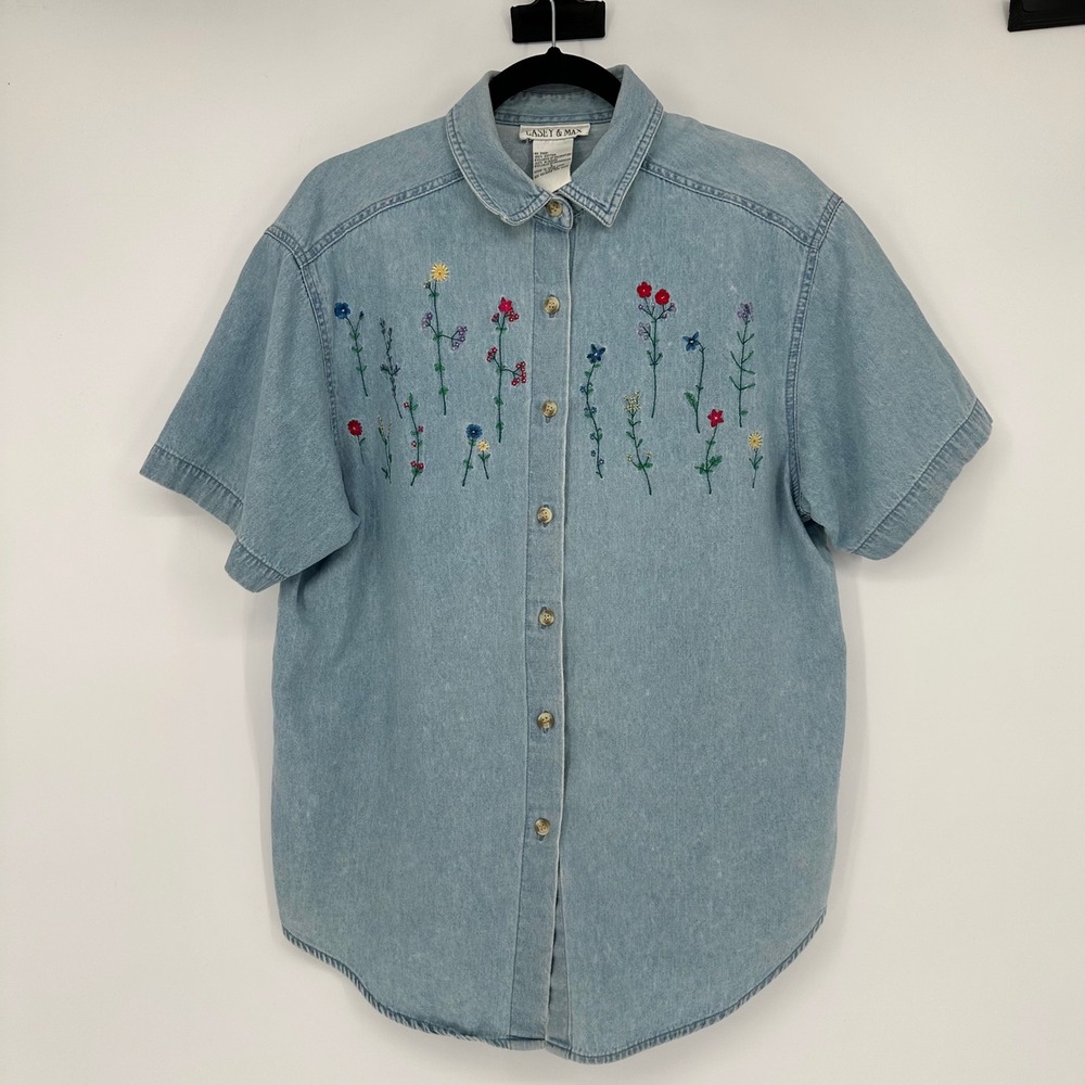 Vintage Casey & Max Light Blue Denim Faded Washed Button Up Floral Embroidered L